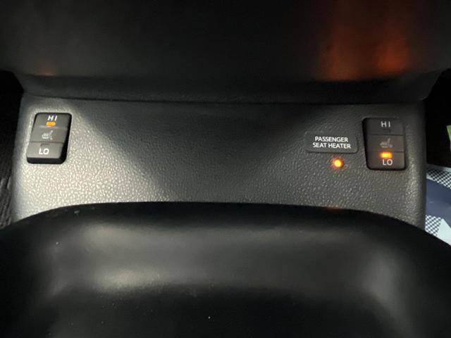 プリウス Ｓツーリングセレクション　純正ＳＤナビ　バックカメラ　衝突被害軽減システム　レーダークルーズ　禁煙車　コーナーセンサー　スマートキー　ＬＥＤヘッド　ビルトインＥＴＣ　純正１７インチアルミ　オートハイビーム（7枚目）