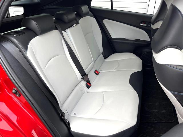 プリウス Ｓツーリングセレクション　純正ＳＤナビ　バックカメラ　衝突被害軽減システム　レーダークルーズ　禁煙車　コーナーセンサー　スマートキー　ＬＥＤヘッド　ビルトインＥＴＣ　純正１７インチアルミ　オートハイビーム（10枚目）