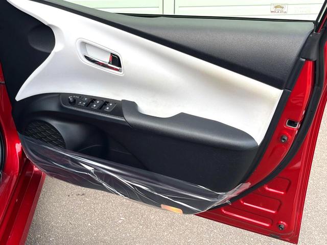 プリウス Ｓツーリングセレクション　純正ＳＤナビ　バックカメラ　衝突被害軽減システム　レーダークルーズ　禁煙車　コーナーセンサー　スマートキー　ＬＥＤヘッド　ビルトインＥＴＣ　純正１７インチアルミ　オートハイビーム（43枚目）