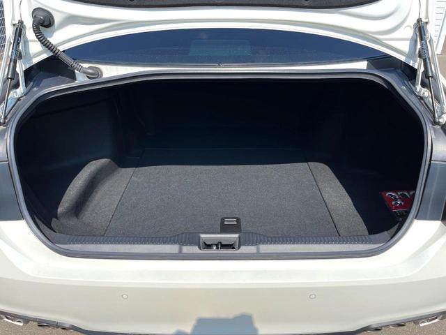 ���i�̂���������ʋ΁A���}���ɏ\���ȉ׎��X�y�[�X���m�ۂ��Ă���܂��B