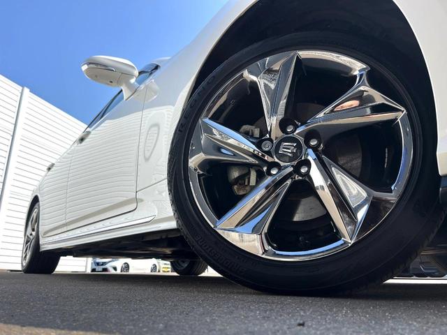 �y�����P�W�C���`�A���~�z�C�[���z�O�ςɃ}�b�`���������A���~�z�C�[���𑕒����Ă���܂��B�e��ЊO�A���~�z�C�[����A�X�^�b�h���X�^�C�����戵�����Ă���܂��B���񂲑��k����������