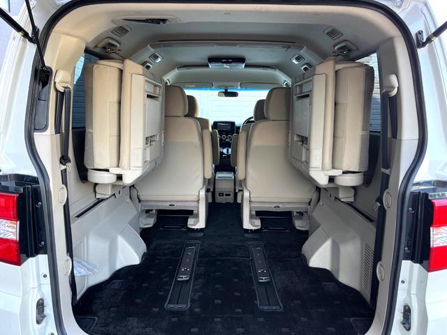 ���i�̂���������ʋ΁A���}���ɏ\���ȉ׎��X�y�[�X���m�ۂ��Ă���܂��B�Z�J���h�V�[�g��|���ƁA�傫�ȉו��̐ύڂ��\�ł���