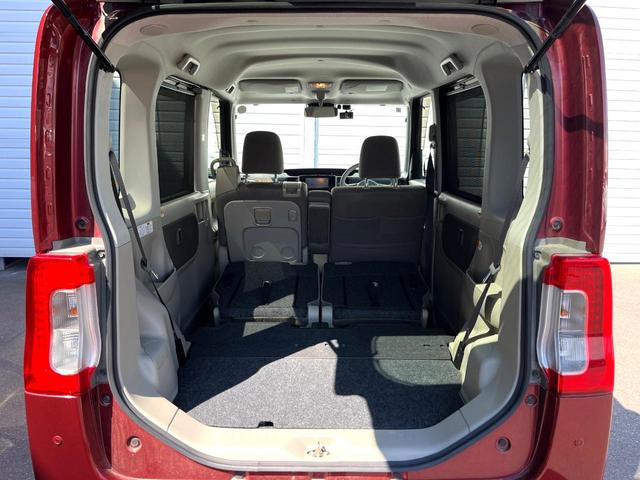 ���i�̂���������ʋ΁A���}���ɏ\���ȉ׎��X�y�[�X���m�ۂ��Ă���܂��B�Z�J���h�V�[�g��|���ƁA�傫�ȉו��̐ύڂ��\�ł���