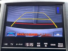 【バックカメラ】駐車時に後方がリアルタイム映像で確認できます。大型商業施設や立体駐車場での駐車時や、夜間のバック時に大活躍！運転スキルに関わらず、今や必須となった装備のひとつです！ 4