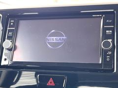 【純正ナビ】人気の純正ナビを装備。オーディオ機能も充実しており、Ｂｌｕｅｔｏｏｔｈ接続すればお持ちのスマホやＭＰ３プレイヤーの音楽を再生可能！毎日の運転がさらに楽しくなります！！ 3