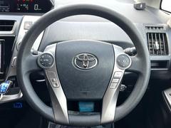 インテリアに合わせたデザインのステアリングは、運転される方のことも考え、運転しやすい形状、大きさです。是非一度、実際に触ってお確かめください。 7