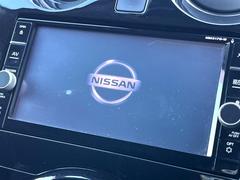 【純正ナビ】人気の純正ナビを装備。オーディオ機能も充実しており、Ｂｌｕｅｔｏｏｔｈ接続すればお持ちのスマホやＭＰ３プレイヤーの音楽を再生可能！毎日の運転がさらに楽しくなります！！ 4