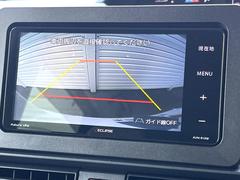 【バックカメラ】駐車時に後方がリアルタイム映像で確認できます。大型商業施設や立体駐車場での駐車時や、夜間のバック時に大活躍！運転スキルに関わらず、今や必須となった装備のひとつです！ 4