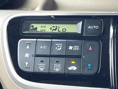 【オートエアコン】一度お好みの温度に設定すれば、車内の温度を検知し風量や温度を自動で調整。暑い…寒い…と何度もスイッチ操作をする必要はありません。快適な車内空間には必須の機能ですね♪ 6