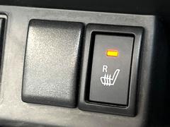 【シートヒーター】寒い日に重宝するシートヒーター！エアコンより早く温まってくれるので寒がりの人も安心ですね♪エアコンの温風は乾燥するから苦手、という方にもをおすすめです。 5