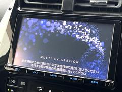 【純正ナビ】人気の純正ナビを装備。オーディオ機能も充実しており、Ｂｌｕｅｔｏｏｔｈ接続すればお持ちのスマホやＭＰ３プレイヤーの音楽を再生可能！毎日の運転がさらに楽しくなります！！ 3