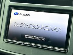 【純正ナビ】人気の純正ナビを装備。オーディオ機能も充実しており、Ｂｌｕｅｔｏｏｔｈ接続すればお持ちのスマホやＭＰ３プレイヤーの音楽を再生可能！毎日の運転がさらに楽しくなります！！ 3