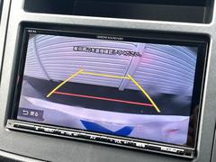 【バックカメラ】駐車時に後方がリアルタイム映像で確認できます。大型商業施設や立体駐車場での駐車時や、夜間のバック時に大活躍！運転スキルに関わらず、今や必須となった装備のひとつです！ 4