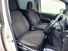 運転席シート廻りは使用感も少なく、良好な状態となっています。丁寧に使われていたことがよくわかりますね。 7