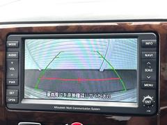 【バックカメラ】駐車時に後方がリアルタイム映像で確認できます。大型商業施設や立体駐車場での駐車時や、夜間のバック時に大活躍！運転スキルに関わらず、今や必須となった装備のひとつです！ 4