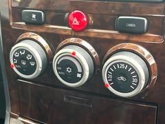 寒い冬も暑い夏も全席に快適な空調を届けてくれる、ダイヤル式エアコンを装備♪ 7