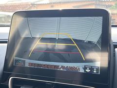 【バックカメラ】駐車時に後方がリアルタイム映像で確認できます。大型商業施設や立体駐車場での駐車時や、夜間のバック時に大活躍！運転スキルに関わらず、今や必須となった装備のひとつです！ 5