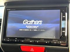 【純正ナビ】人気の純正ナビを装備。オーディオ機能も充実しており、Ｂｌｕｅｔｏｏｔｈ接続すればお持ちのスマホやＭＰ３プレイヤーの音楽を再生可能！毎日の運転がさらに楽しくなります！！ 3