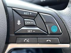 【プロパイロット】高速道路での長距離走行が楽に！！渋滞時と巡回走行のシーンで、アクセル・ブレーキ・ステアリングを自動で制御し、長距離運転の負担を軽減してくれます♪ 5