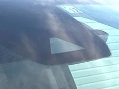 【エマージェンシーブレーキ】走行中に前方の車両等を認識し、衝突しそうな時は警報とブレーキで衝突回避と被害軽減をアシスト。より安全にドライブをお楽しみいただけます。 3