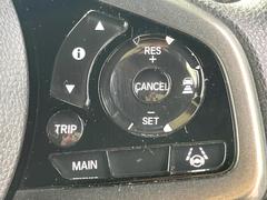 �ڥ����ץƥ��֥��롼������ȥ�����۹�®ƻϩ�Ǥ�Ĺ��Υ���Ԥ��ڤˡ�����ư��®�٤��ݤĥ��롼������ȥ����뤬�����ͷڸ������ƥ��Ϣ�Ȥ��������μ�ξ���Τ��Ƽִ֤��ݤĤ褦��®��Ĵ�ᤷ�Ƥ���ޤ����� 6