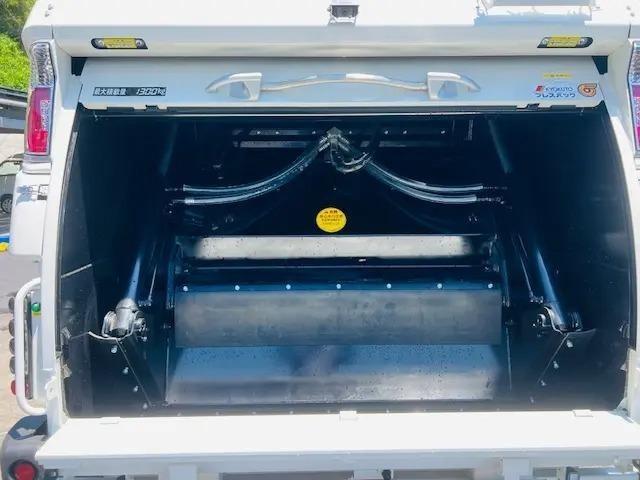 ヒノレンジャー 　プレスパッカー車／馬力２４０ＰＳ／６速ミッション／１０．２立米／バックカメラ付／ＬＥＤヘッドライト／ボディーメーカー極東ボディー／エンジン型式Ａ０５Ｃ／積載量可能量１３００ｋｇ（8枚目）