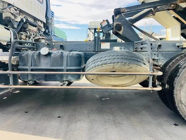 フォワード 　ダンプ　積載可能量３７００ｋｇ　極東製　電動コボレーン付　フロントメッキパーツ　走行７８９００ｋｍ　　エンジン型式４ＨＫ１　燃料タンク１００Ｌ１個　１９０馬力（5枚目）