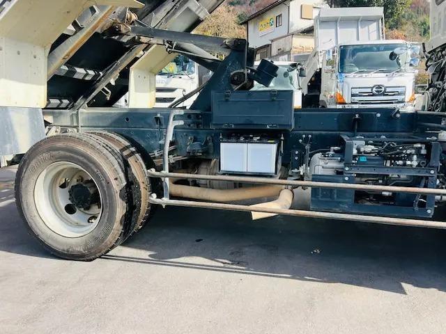 フォワード 　ダンプ　積載可能量３７００ｋｇ　極東製　電動コボレーン付　フロントメッキパーツ　走行７８９００ｋｍ　　エンジン型式４ＨＫ１　燃料タンク１００Ｌ１個　１９０馬力（7枚目）