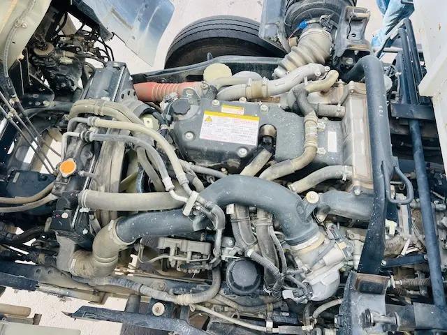 フォワード 　ダンプ　積載可能量３７００ｋｇ　極東製　電動コボレーン付　フロントメッキパーツ　走行７８９００ｋｍ　　エンジン型式４ＨＫ１　燃料タンク１００Ｌ１個　１９０馬力（9枚目）