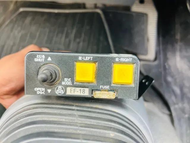 フォワード 　ダンプ　積載可能量３７００ｋｇ　極東製　電動コボレーン付　フロントメッキパーツ　走行７８９００ｋｍ　　エンジン型式４ＨＫ１　燃料タンク１００Ｌ１個　１９０馬力（19枚目）