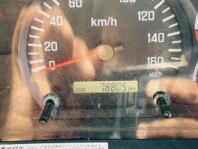 フォワード 　ダンプ　積載可能量３７００ｋｇ　極東製　電動コボレーン付　フロントメッキパーツ　走行７８９００ｋｍ　　エンジン型式４ＨＫ１　燃料タンク１００Ｌ１個　１９０馬力（20枚目）