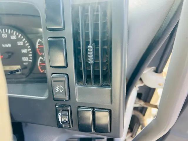 フォワード 　ダンプ　積載可能量３７００ｋｇ　極東製　電動コボレーン付　フロントメッキパーツ　走行７８９００ｋｍ　　エンジン型式４ＨＫ１　燃料タンク１００Ｌ１個　１９０馬力（23枚目）