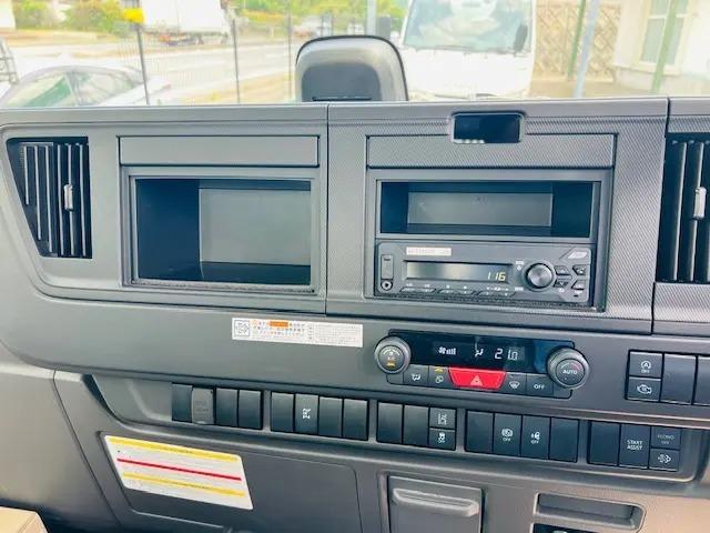 フォワード ベースグレード　新明和製　Ｌゲートダンプ　積載可能量３５５０ｋｇ　荷台未使用　ベッドレス　１９０ＰＳ馬力　エンジン型式４ＨＫ１　燃料タンク　６速ミッション　レーンアシスト　横滑り防止装置　アイドリングストップ（21枚目）