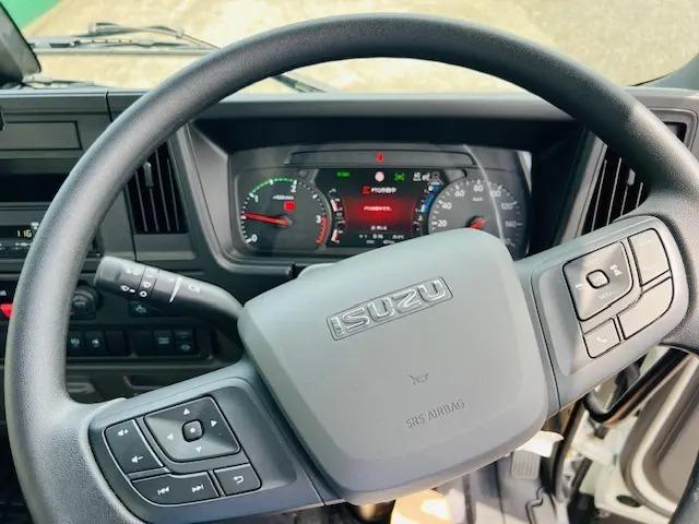 フォワード ベースグレード　新明和製　Ｌゲートダンプ　積載可能量３５５０ｋｇ　荷台未使用　ベッドレス　１９０ＰＳ馬力　エンジン型式４ＨＫ１　燃料タンク　６速ミッション　レーンアシスト　横滑り防止装置　アイドリングストップ（22枚目）