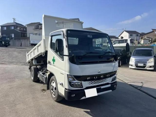 キャンター ダンプ　極東製強化ダンプ　三方開　５速ミッション　スマートキー　助手席側電動格納ミラー　アドブルー　燃料タンク７０Ｌ　エンジン型式４Ｐ１０　ボディ内寸長３０５０ｍｍ幅１６００ｍｍ高３８０ｍｍ（2枚目）