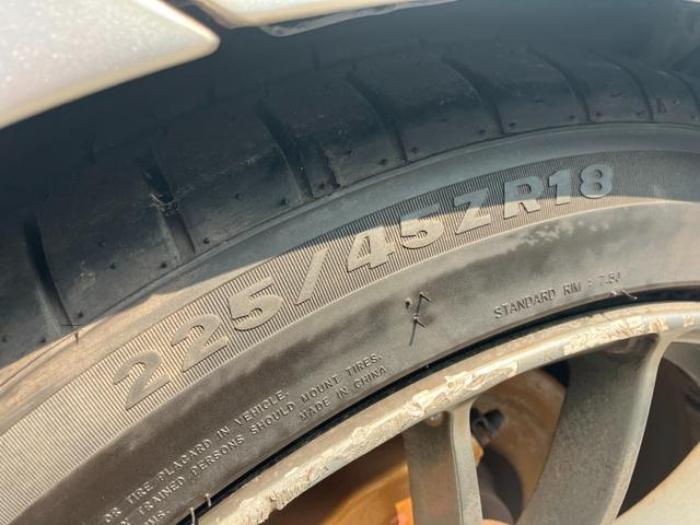 フェアレディＺ バージョンＳＴ　走行距離８９，０００Ｋｍ　６速ミッション車　社外マフラー　社外１８アルミホイール　車高調　ナビ　ＥＴＣ　レザーシート　キーレス　ＨＩＤライト　エアクリーナー（5枚目）