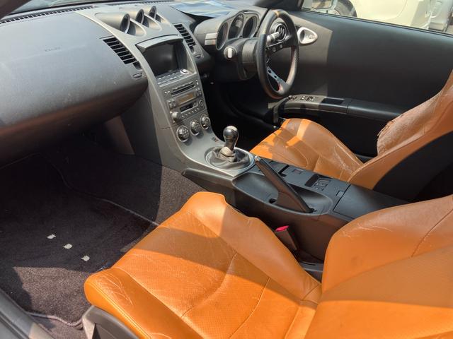フェアレディＺ バージョンＳＴ　走行距離８９，０００Ｋｍ　６速ミッション車　社外マフラー　社外１８アルミホイール　車高調　ナビ　ＥＴＣ　レザーシート　キーレス　ＨＩＤライト　エアクリーナー（10枚目）