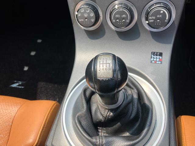 フェアレディＺ バージョンＳＴ　走行距離８９，０００Ｋｍ　６速ミッション車　社外マフラー　社外１８アルミホイール　車高調　ナビ　ＥＴＣ　レザーシート　キーレス　ＨＩＤライト　エアクリーナー（24枚目）