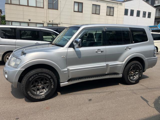 パジェロ ロング　スーパーエクシード　４ＷＤ　貨物登録車　４名乗車　ガソリン車　クルーズコントロール　社外アルミホイール　ジオランダータイヤ　　ナビ　サンルーフ　本革シート　パワーシート　シートヒーター　ＥＴＣ　ウッドコンビハンドル（6枚目）