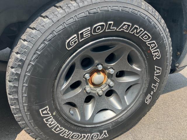 パジェロ ロング　スーパーエクシード　４ＷＤ　貨物登録車　４名乗車　ガソリン車　クルーズコントロール　社外アルミホイール　ジオランダータイヤ　　ナビ　サンルーフ　本革シート　パワーシート　シートヒーター　ＥＴＣ　ウッドコンビハンドル（9枚目）