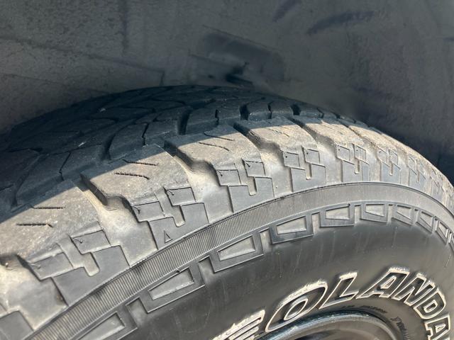 パジェロ ロング　スーパーエクシード　４ＷＤ　貨物登録車　４名乗車　ガソリン車　クルーズコントロール　社外アルミホイール　ジオランダータイヤ　　ナビ　サンルーフ　本革シート　パワーシート　シートヒーター　ＥＴＣ　ウッドコンビハンドル（10枚目）