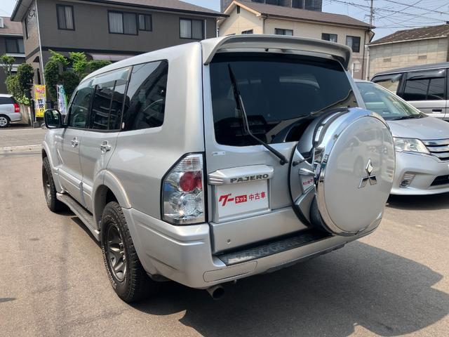パジェロ ロング　スーパーエクシード　４ＷＤ　貨物登録車　４名乗車　ガソリン車　クルーズコントロール　社外アルミホイール　ジオランダータイヤ　　ナビ　サンルーフ　本革シート　パワーシート　シートヒーター　ＥＴＣ　ウッドコンビハンドル（16枚目）