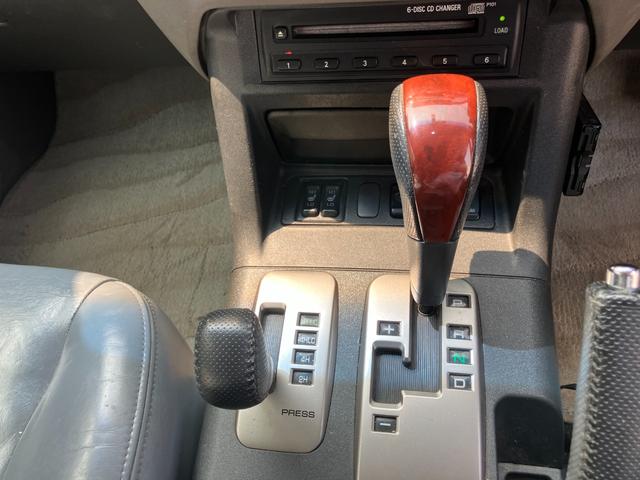 パジェロ ロング　スーパーエクシード　４ＷＤ　貨物登録車　４名乗車　ガソリン車　クルーズコントロール　社外アルミホイール　ジオランダータイヤ　　ナビ　サンルーフ　本革シート　パワーシート　シートヒーター　ＥＴＣ　ウッドコンビハンドル（30枚目）