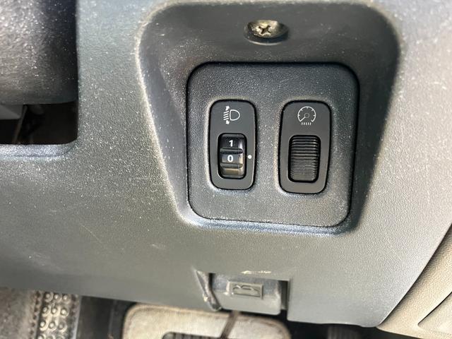 パジェロ ロング　スーパーエクシード　４ＷＤ　貨物登録車　４名乗車　ガソリン車　クルーズコントロール　社外アルミホイール　ジオランダータイヤ　　ナビ　サンルーフ　本革シート　パワーシート　シートヒーター　ＥＴＣ　ウッドコンビハンドル（37枚目）