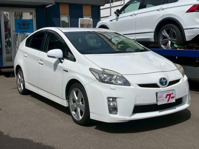 プリウス Sツーリングセレクション ナビTV スマートキー プッシュスタート 純正17インチアルミ ETC アイドリングストップ LEDヘッドライト ウインカーミラー オートエアコン ハイブリッド車 取扱説明書(3枚目)