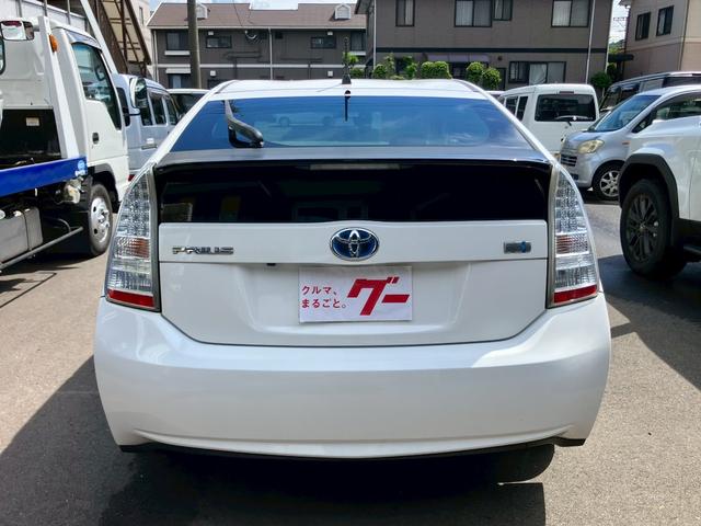 プリウス Sツーリングセレクション ナビTV スマートキー プッシュスタート 純正17インチアルミ ETC アイドリングストップ LEDヘッドライト ウインカーミラー オートエアコン ハイブリッド車 取扱説明書(9枚目)