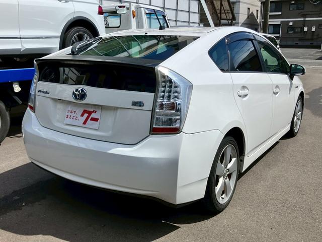 プリウス Sツーリングセレクション ナビTV スマートキー プッシュスタート 純正17インチアルミ ETC アイドリングストップ LEDヘッドライト ウインカーミラー オートエアコン ハイブリッド車 取扱説明書(10枚目)