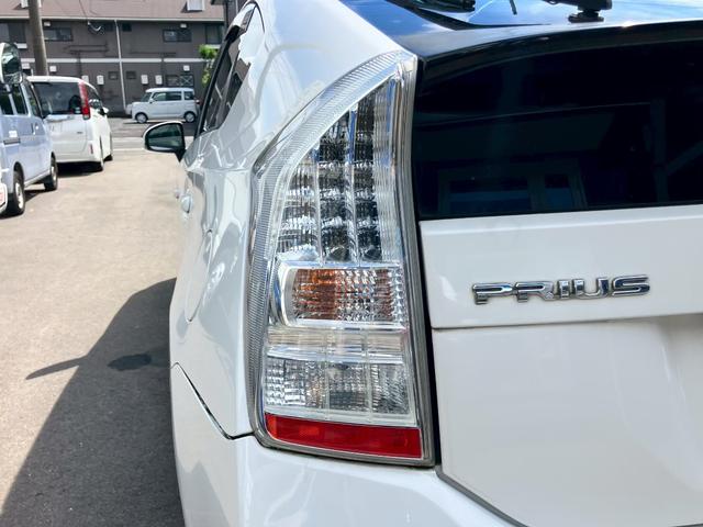 プリウス Sツーリングセレクション ナビTV スマートキー プッシュスタート 純正17インチアルミ ETC アイドリングストップ LEDヘッドライト ウインカーミラー オートエアコン ハイブリッド車 取扱説明書(11枚目)