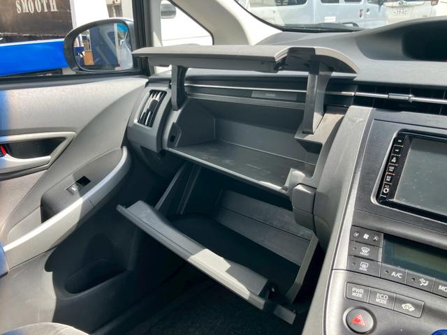 プリウス Sツーリングセレクション ナビTV スマートキー プッシュスタート 純正17インチアルミ ETC アイドリングストップ LEDヘッドライト ウインカーミラー オートエアコン ハイブリッド車 取扱説明書(34枚目)