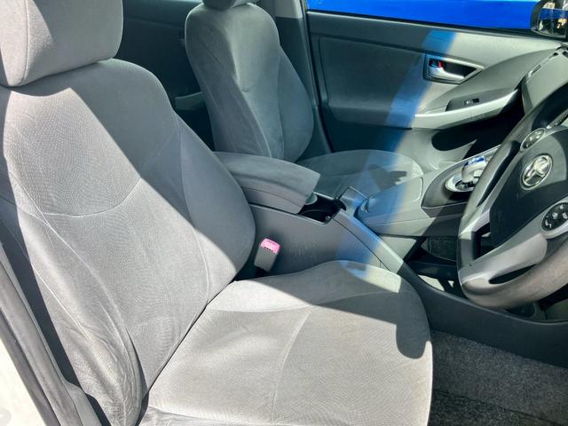 プリウス Sツーリングセレクション ナビTV スマートキー プッシュスタート 純正17インチアルミ ETC アイドリングストップ LEDヘッドライト ウインカーミラー オートエアコン ハイブリッド車 取扱説明書(43枚目)